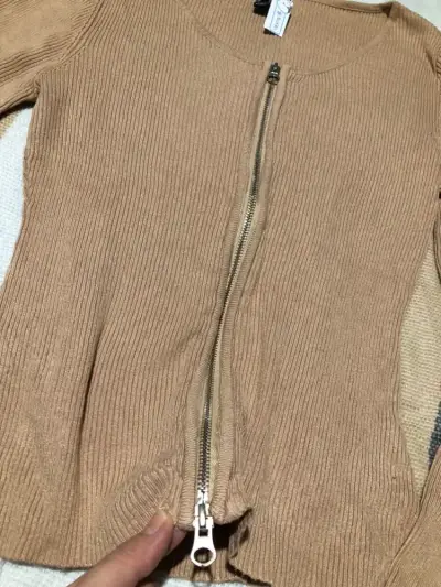 Chalequito  beige con cierre - miniatura 2