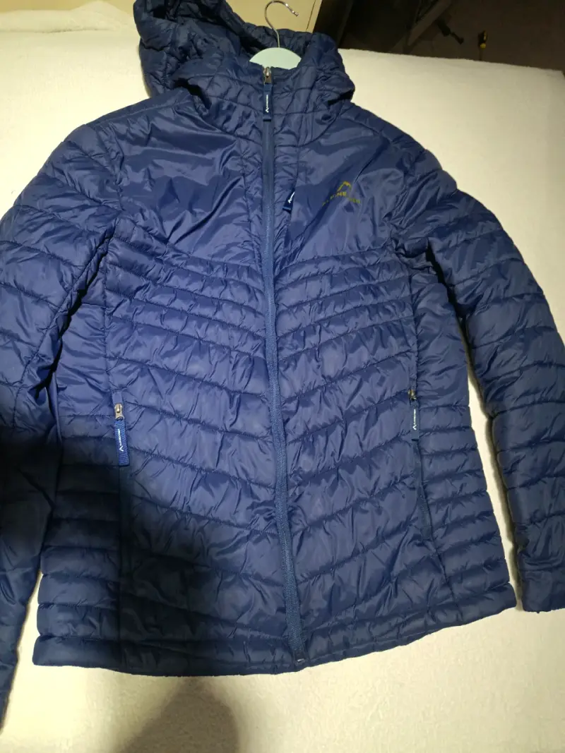 Chaqueta azul con capucha - 1