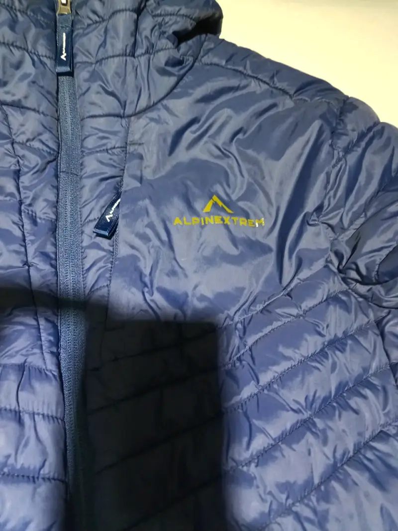 Chaqueta azul con capucha - 2