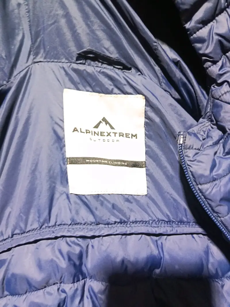 Chaqueta azul con capucha - 3