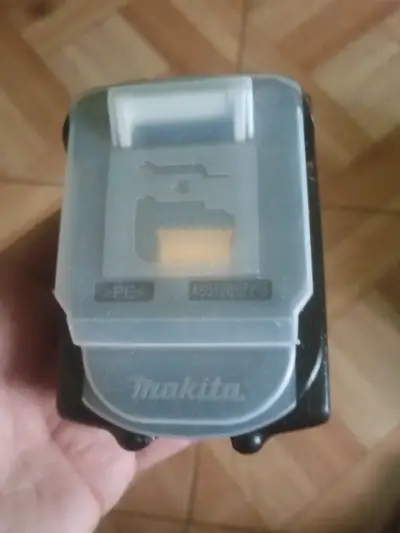 Batería Makita 18V 3.0Ah - miniatura 2