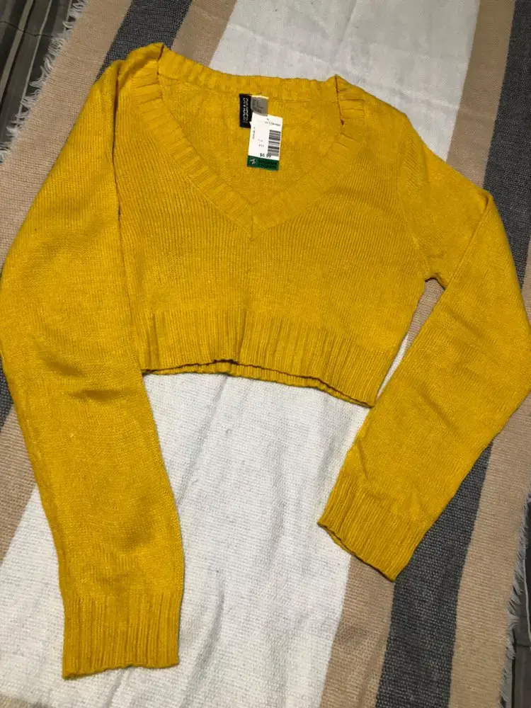 Suéter amarillo corto - 1