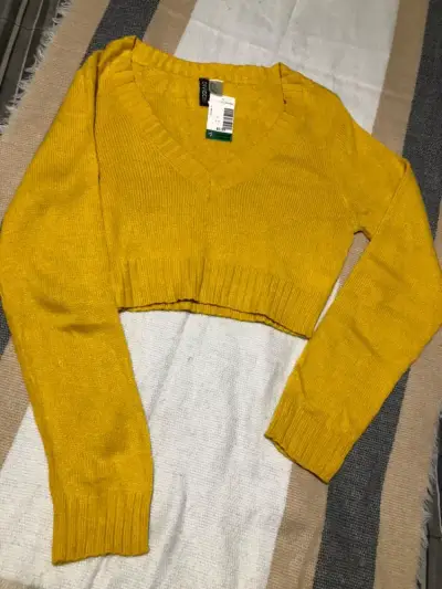 Suéter amarillo  corto - miniatura 1