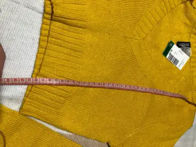 Suéter amarillo  corto - miniatura 3