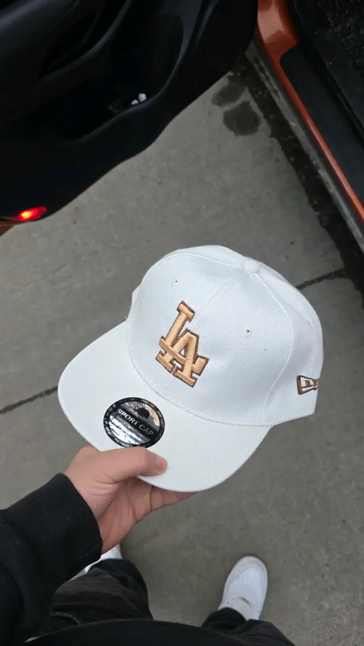 Gorra blanca LA bordada - 1