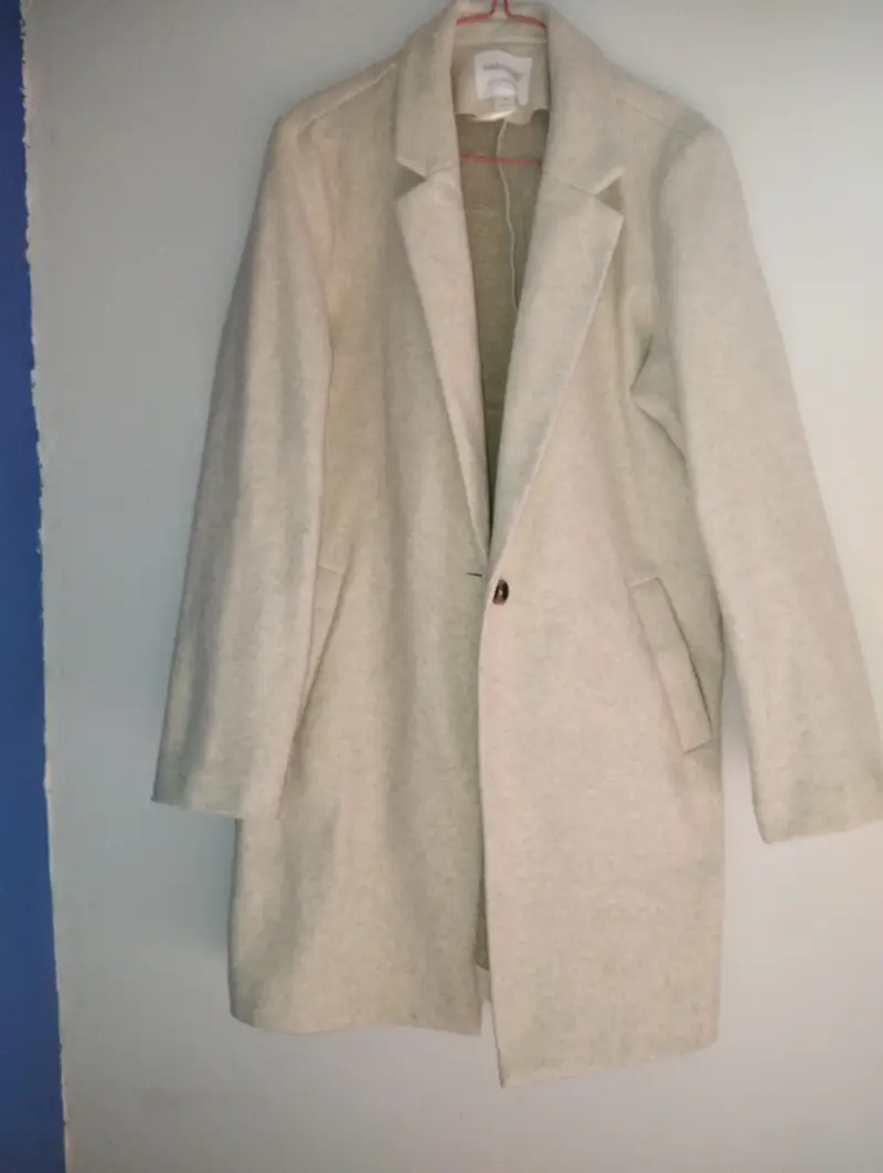 Abrigo largo beige de mujer