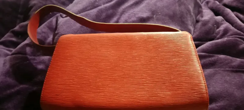Cartera de cuero roja elegante LV - 3