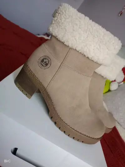 Botas beige con forro suave - miniatura 1