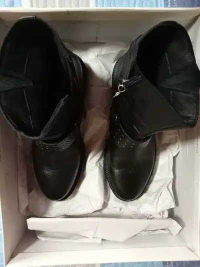 Botas de cuero negro tachas   Geox  Talla 38 - miniatura 3