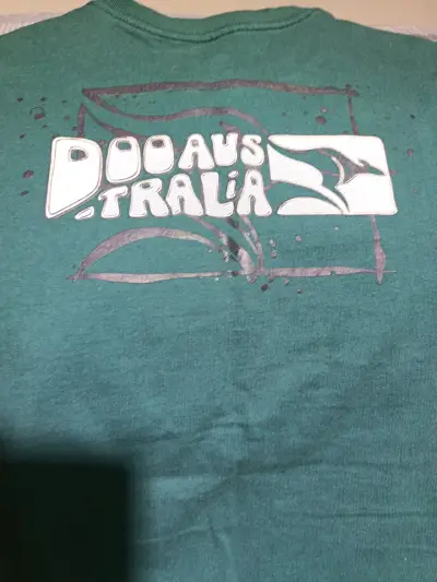 Polera verde con diseño gráfico - miniatura 3