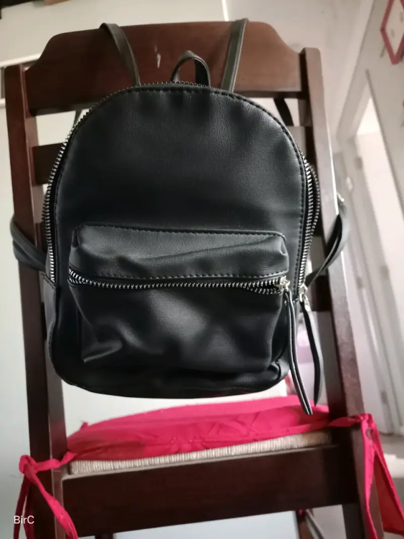 Mochila pequeña negra con cierres - 2