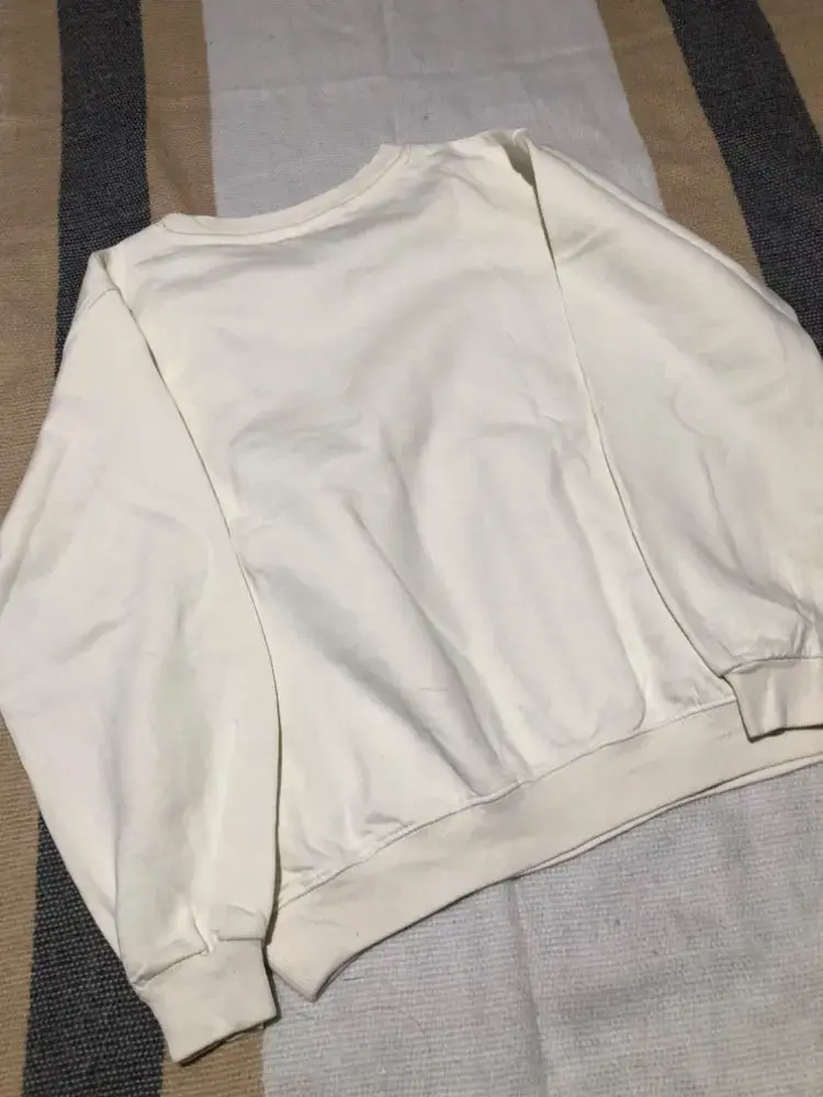 Polerón blanco con diseño de corazón - 3
