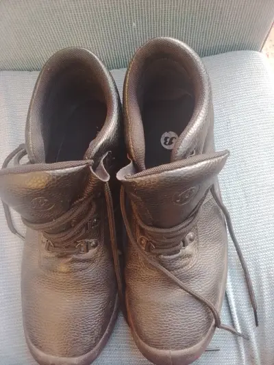 Bototos de cuero negro usados - miniatura 1