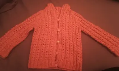 Chaleco tejido rosado - miniatura 3