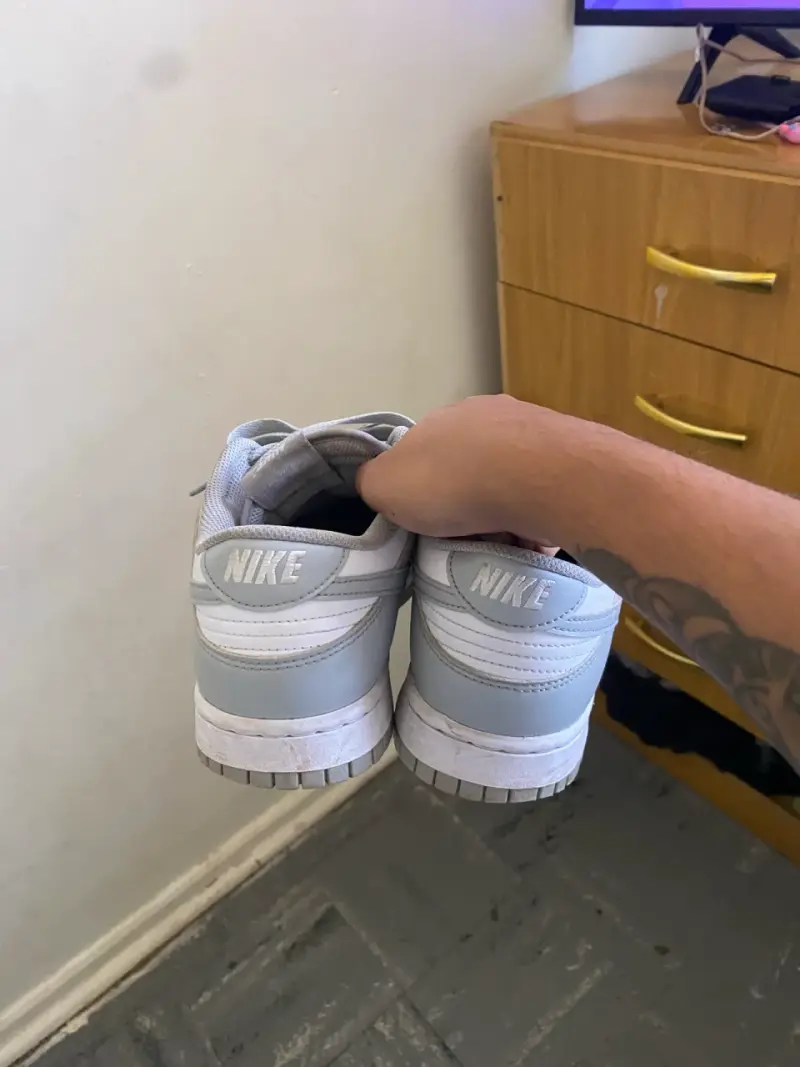 Zapatillas Nike dunk blancas y grises - 1