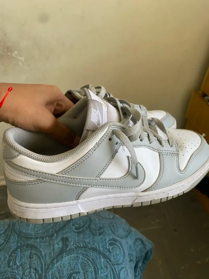Zapatillas Nike dunk blancas y grises - 2