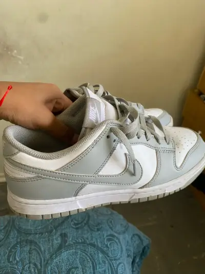 Zapatillas Nike dunk blancas y grises - miniatura 2