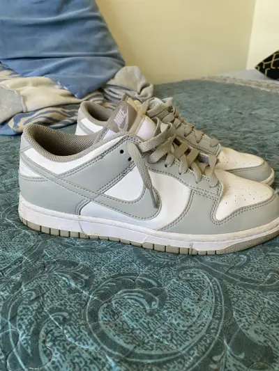 Zapatillas Nike dunk blancas y grises - miniatura 3