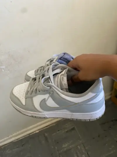 Zapatillas Nike dunk blancas y grises - miniatura 4