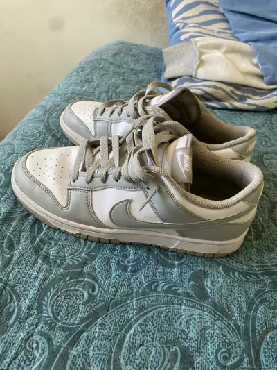 Zapatillas Nike dunk blancas y grises - miniatura 5