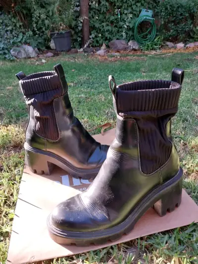Botines negros de cuero - miniatura 1