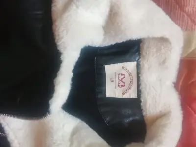Chaqueta cuero negra con borrego - miniatura 3