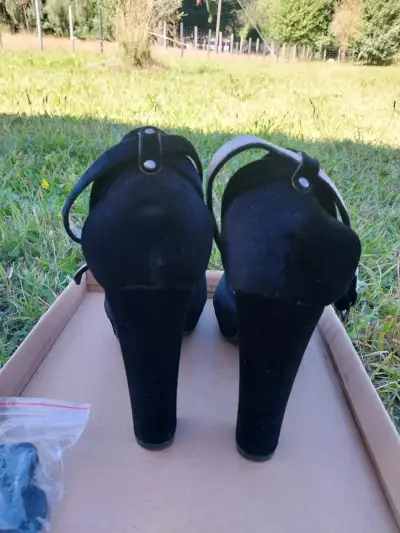 Sandalias negras de plataforma - miniatura 2