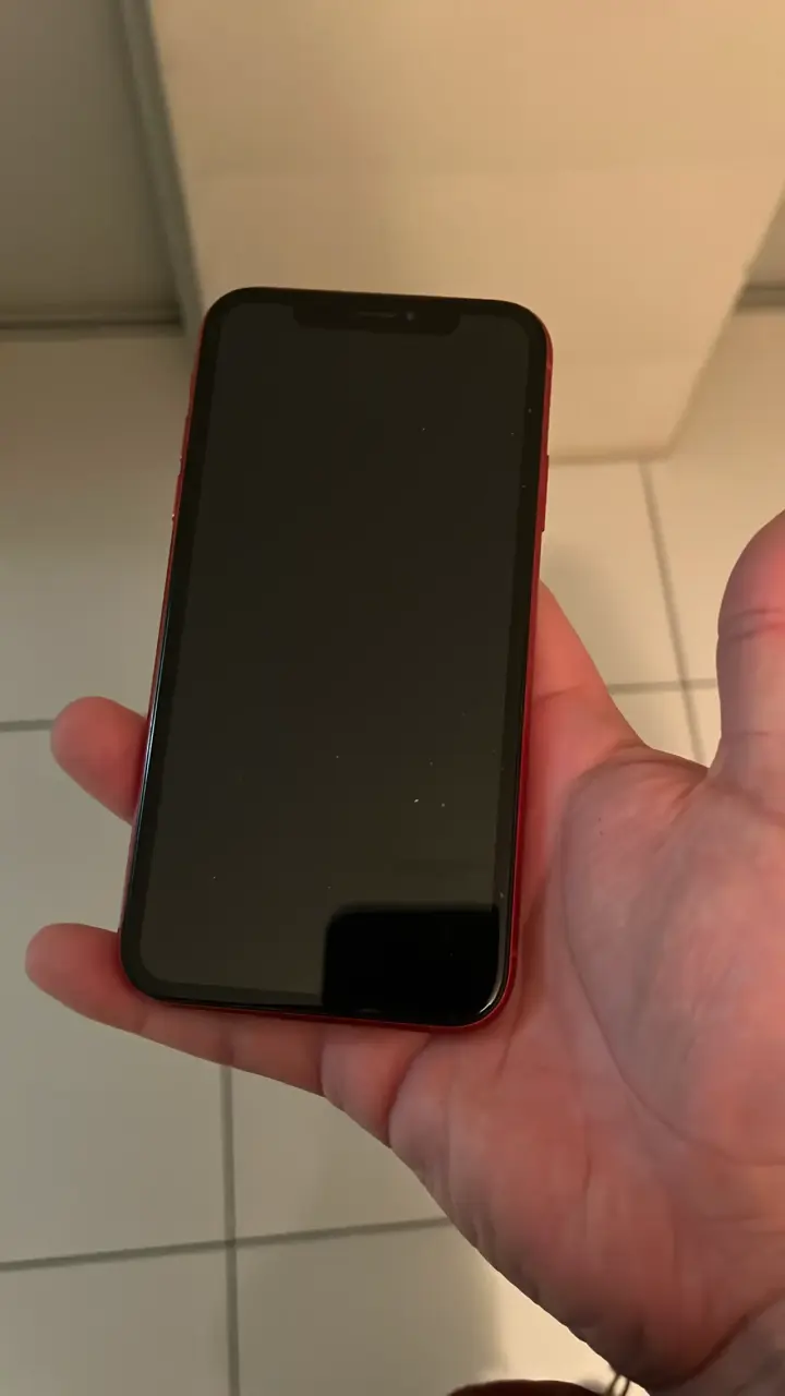 iPhone en color rojo - 1