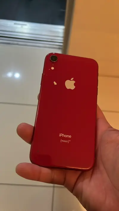 iPhone en color rojo - miniatura 2
