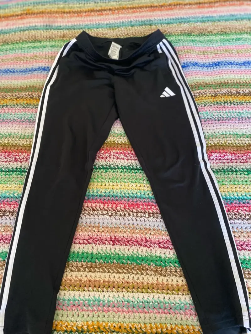 Pantalones deportivos Adidas Talla M - 1