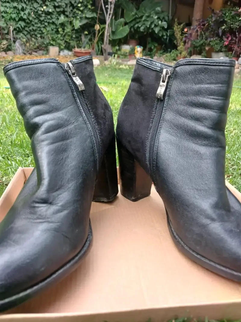 Botines negros con tachas - 2