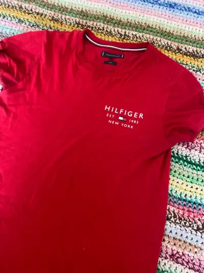 Polera roja Tommy Hilfiger talla M - miniatura 1