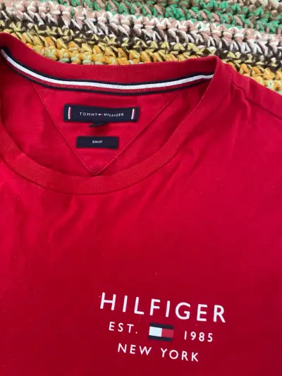 Polera roja Tommy Hilfiger talla M - miniatura 2