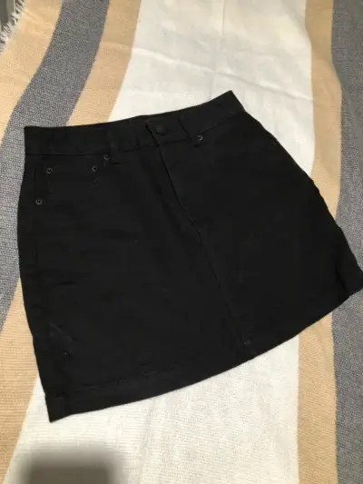 Falda negra casual - miniatura 1