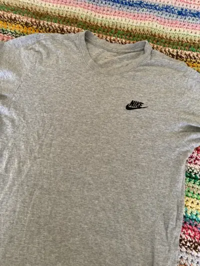 Polera gris Nike - miniatura 2