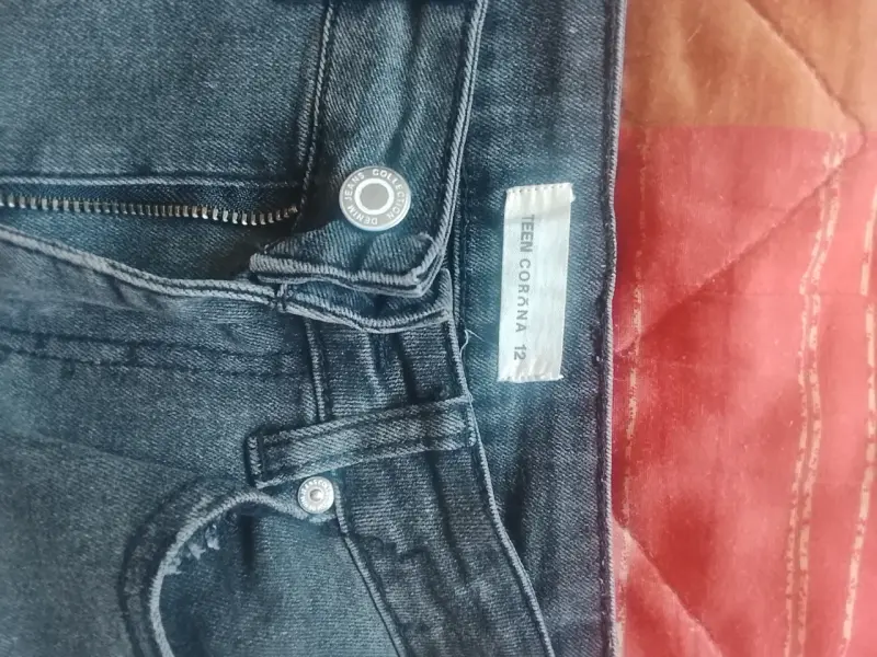 Jeans negros con bolsillos - 2