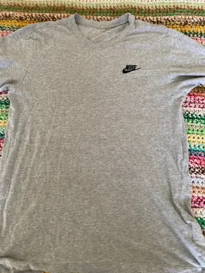 Polera gris Nike - miniatura 3
