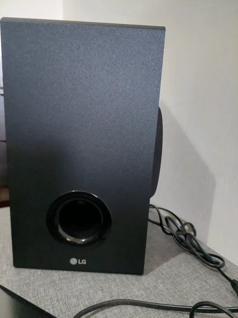 Barra de sonido LG con subwoofer - 2