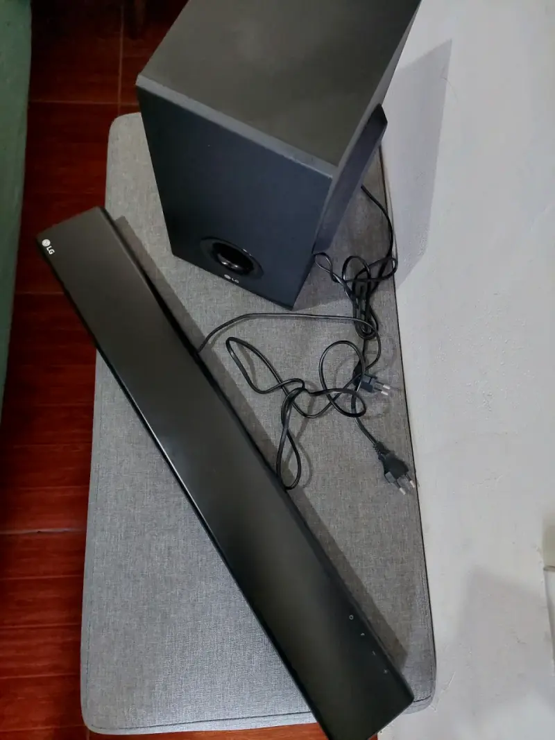 Barra de sonido LG con subwoofer - 4