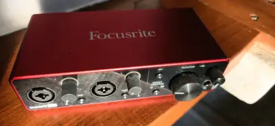 Interfaz de audio Focusrite Scarlett - miniatura 1