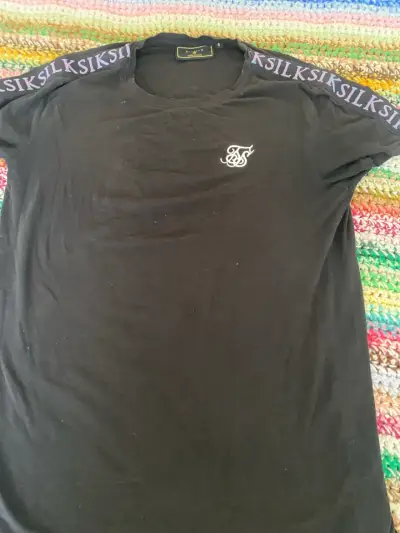 Polera negra con logo SIKSILK - miniatura 3