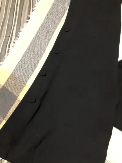 Pantalones negros tela con botones - miniatura 2