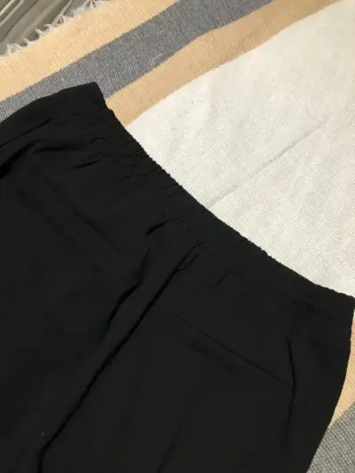 Pantalones negros tela con botones - miniatura 4