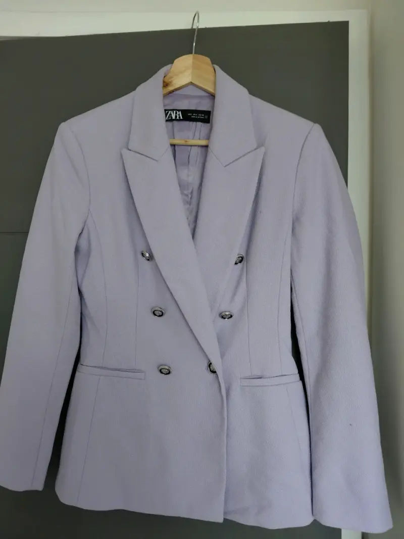 Blazer lila de doble botón