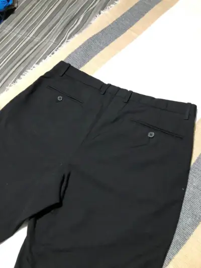 Pantalones negros clásicos - miniatura 3
