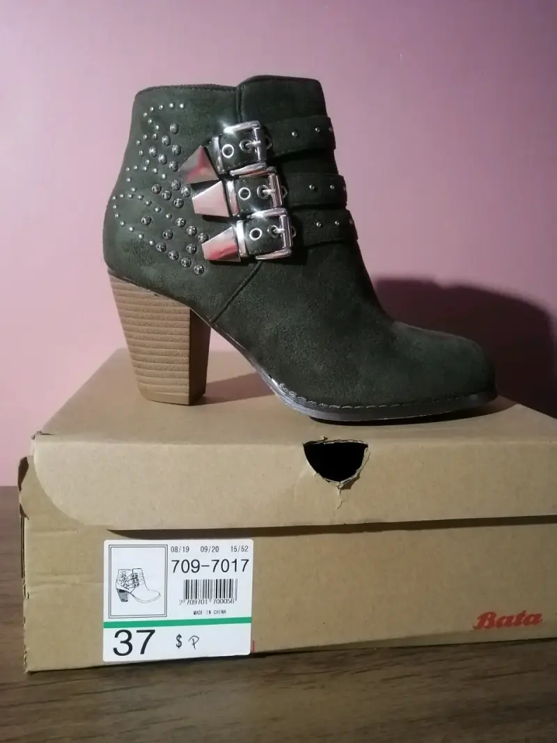 Botines verdes con hebillas metálicas - 4