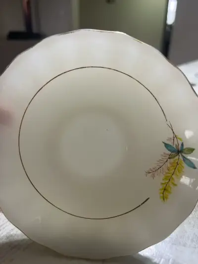 Plato de porcelana decorativo - miniatura 1
