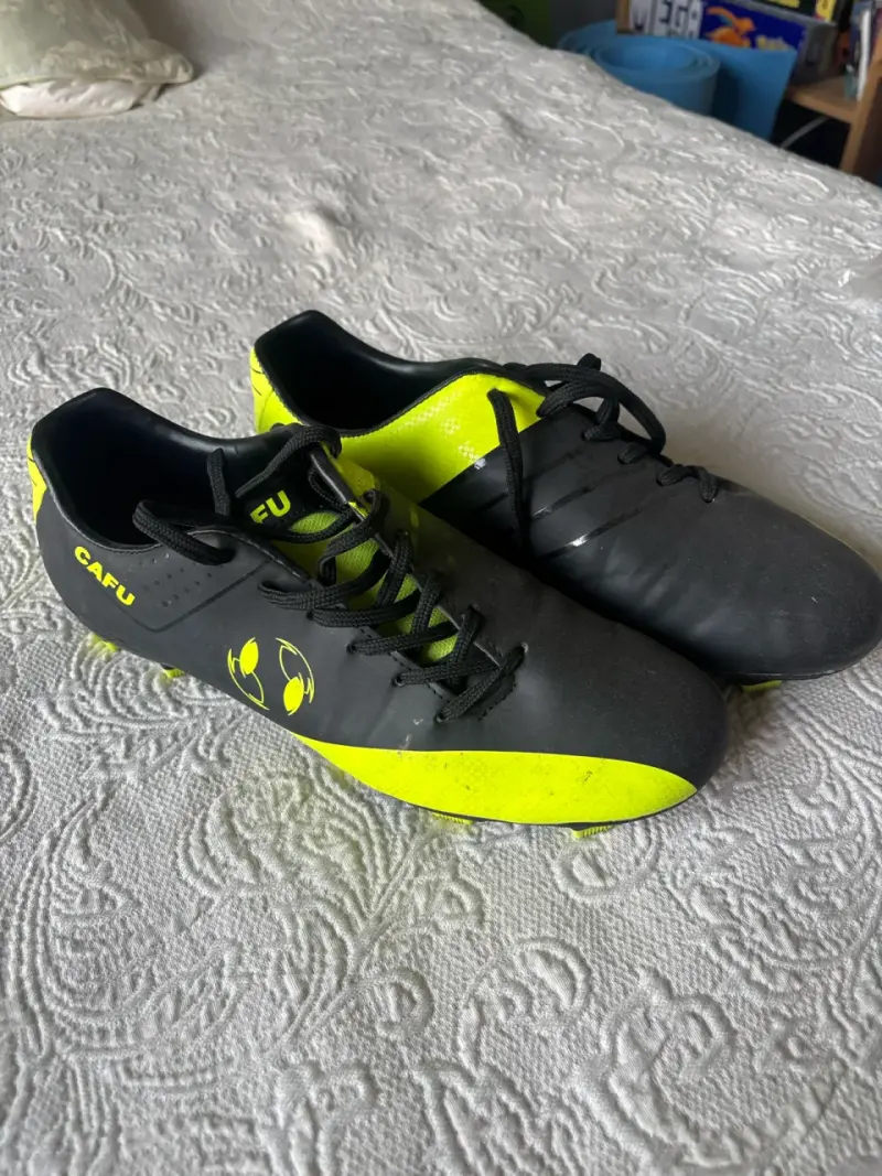 Zapatillas de fútbol negro y amarillo CAFU - 1