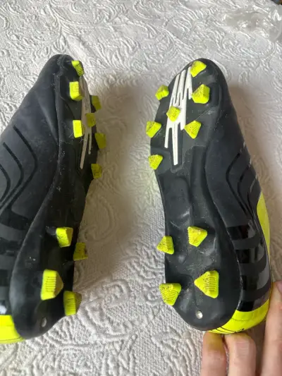 Zapatillas de fútbol negro y amarillo CAFU - miniatura 3