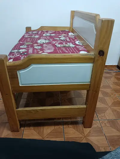 Banco de madera con cojín - miniatura 3